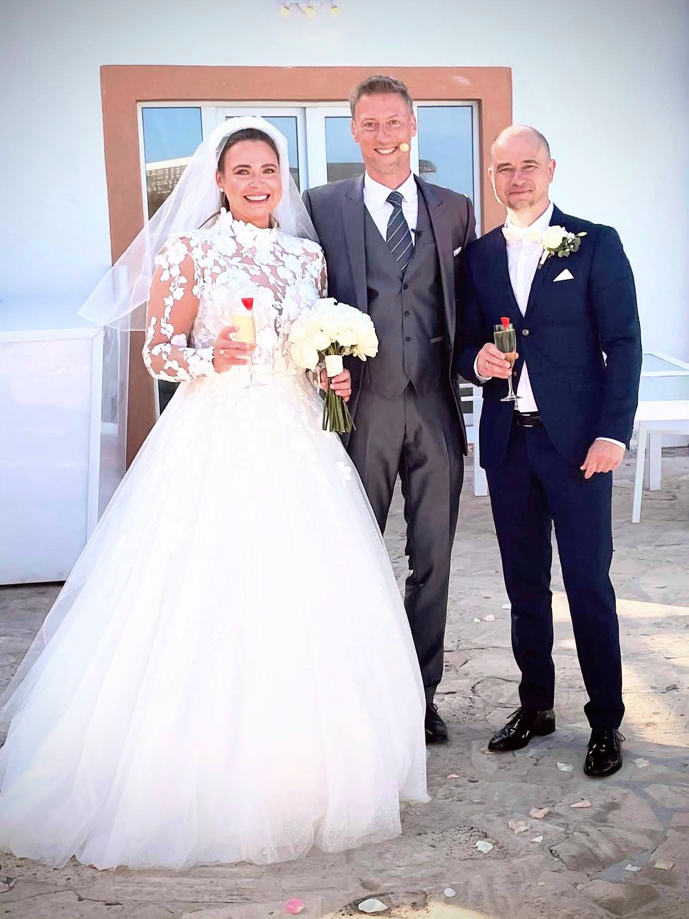 Trauredner Mallorca Holger Backwinkel mit Brautpaar in Port Verd del Mar