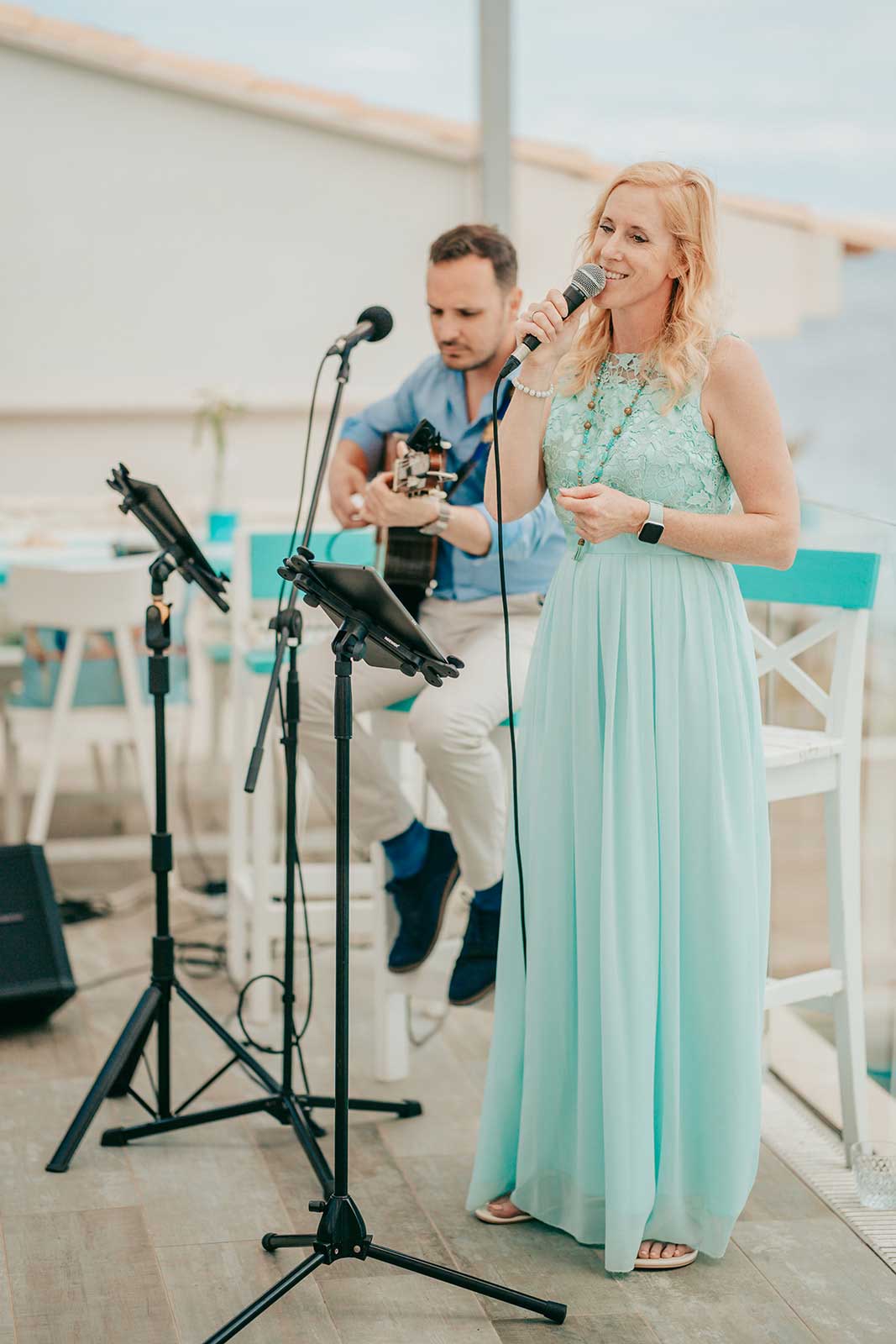 Hochzeitssängerin Sandra Backwinkel mit Gitarrist Hernan Filipini
