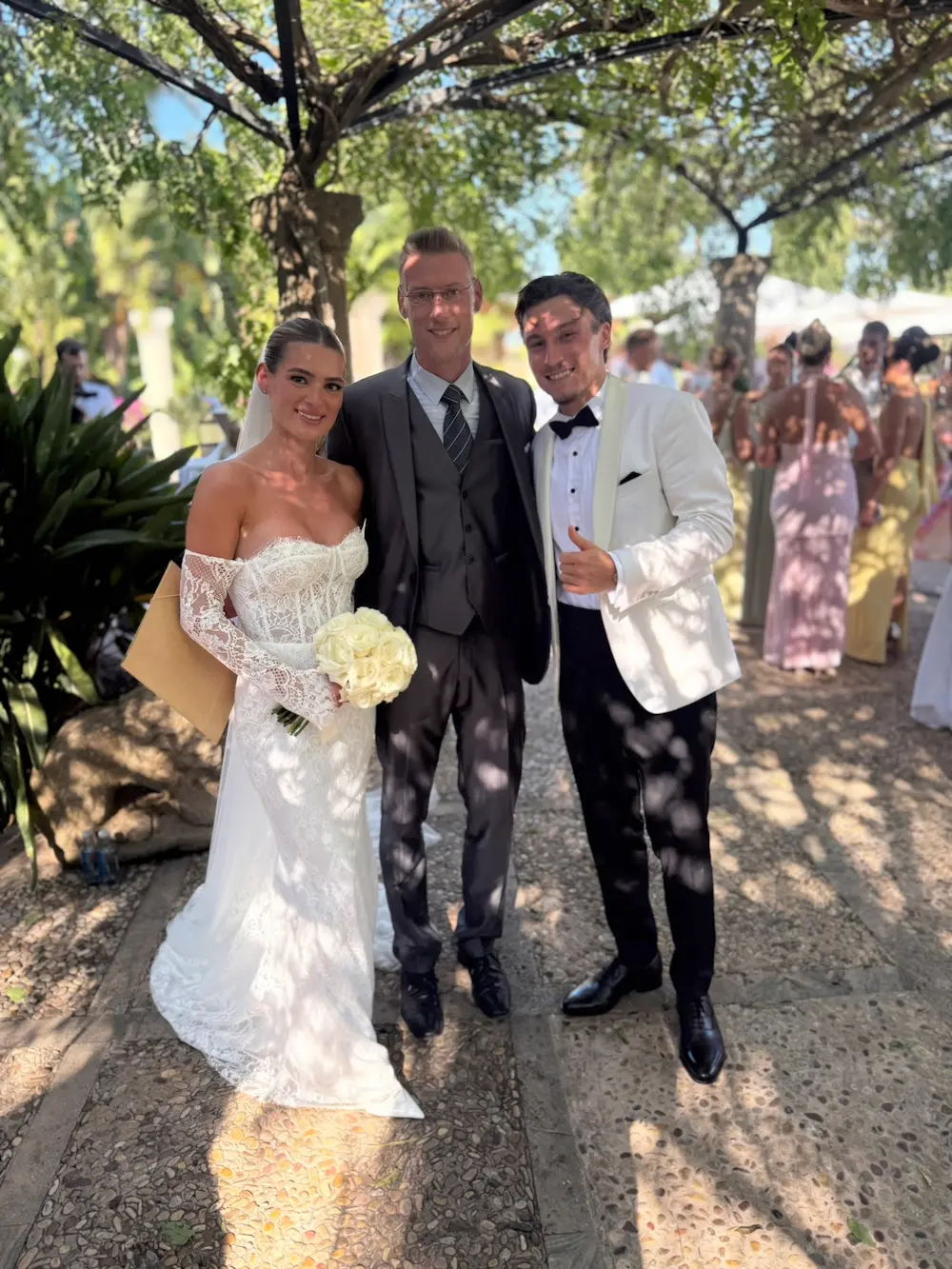 Laura und Rocco Reitz mit Trauredner fuer Luxushochzeiten auf Mallorca Holger Backwinkel